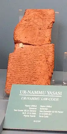 Tablette du Code d'Ur-Namma. Musée archéologique d'Istanbul.