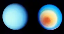Image en couleurs exagérées d'Uranus, la calotte polaire apparaissant rouge et des bandes concentrique forment un dégradé jusqu'au bleu de la planète.