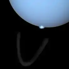 Une aurore polaire d'Uranus face à ses anneaux.