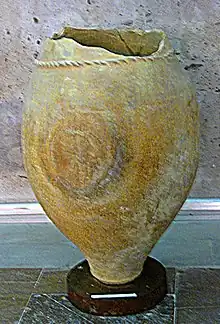 Poterie d'Urartu (jarre à vin décorée)fouilles d'Arhishtihinili.