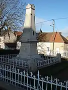 Le monument aux morts en 2012.