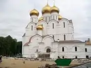 Nouvelle cathédrale de la Dormition de Iaroslavl (2006) avec de nouvelles techniques pour rendre les zakomars étanches.