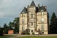 Vue d’un château du XIXe siècle.