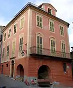 Maison Thaon du XVIIIe siècle, sur la place de la République.