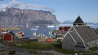 La ville d'Uummannaq, plus grande aire habitée du fjord