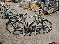 Un vélo à assistance électrique.