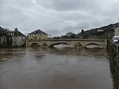 Le pont de Montignac en période de crue.