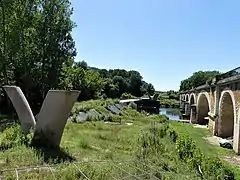 Le chantier du contournement de Beynac, le long du viaduc de Beynac, à Vézac.