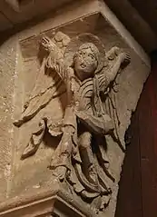 L'Ange à l'olifant (1120-1140).Calcaire, portail sud, piédroit de gauche, chapiteau no  p. 7.