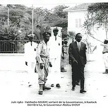 Gouvernance de Kaolack (juin 1962) - Derrière lui, le Gouverneur Abdou Diouf