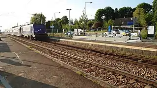 Train en gare de Garancières - La Queue