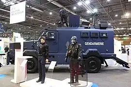 Véhicule blindé polyvalent anti-émeutes de gendarmerie