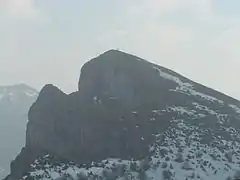 Vue de randonneurs au sommet du Veyou (1 589 m), depuis le Signal (1 559 m).