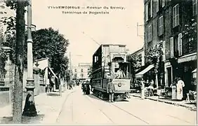 Le tramway des Nogentais reliait Villemomble à la place de la République jusqu'au 18 mars 1935, date à laquelle il a été remplacé par une ligne de bus, le 118.