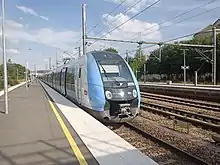 Une rame automotrice en gare de Vaires - Torcy, prête à partir vers Meaux