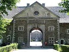 Porte d'entrée principale de l'abbaye du Val-Dieu.