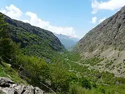 La vallée de Héas vue depuis la route départementale 176.