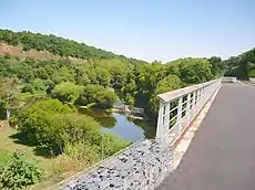 Voie verte de la Suisse normande, passage au-dessus de l'Orne au Val de Maizet, dans le Calvados.