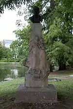 Buste de Léon Valade