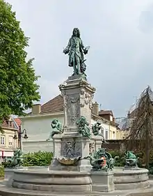 Statue en bronze représentant Antoine Watteau, à Valenciennes.