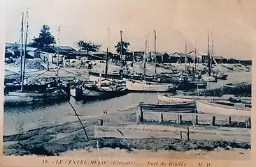 Carte postale du port de Goulée et ses nombreuses gabares vers 1910.