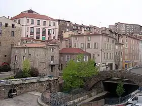 Le pont Valgelas à proximité des Voûtes Soubises et de la place de la Mure.