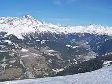 Vallée de Haute-Maurienne vue depuis le haut de station de ski de la Norma