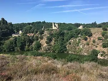 Les ruines du château de Crozant en 2017.