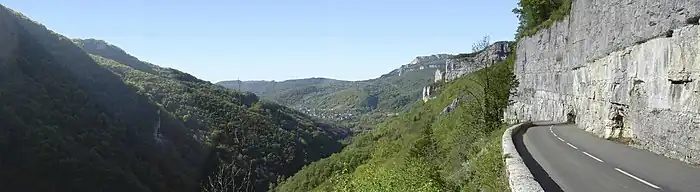 Vue de la reculée au niveau des gorges de Nouailles