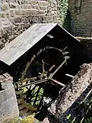 Photographie de la roue à aubes du rouet de chez Lyonnet, alors en état de fonctionnement.