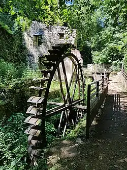 Une roue à aubes dans la vallée des Rouets.