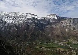 Les arêtes du Gerbier et le pic Saint-Michel au-dessus de Saint-Paul-de-Varces.