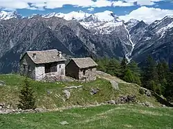 Chalets d'alpage dans le Val Blenio