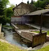 Le ruisseau de la Fontaine Vas et le lavoir de Tordouet.