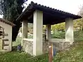 Conjurador au pied de l'église Sant Julià de Vallfogona de Ripollès, Catalogne, Espagne.