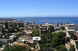 La ville vue depuis la Sebastiana, maison de Pablo Neruda transformée en musée