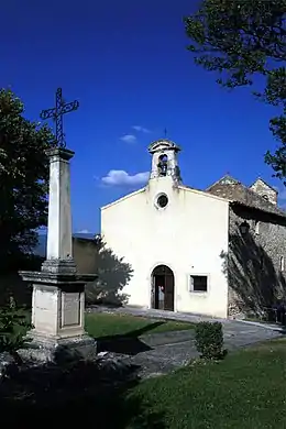La chapelle des pénitents blancs où furent emmenés les 53 fusillés de Valréas.
