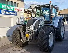 Valtra N143.