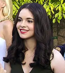 Vanessa Marano interprète Bay Kennish