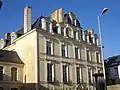 Hôtel de Limury compris petit hôtel, jardins, terrasses et escalier extérieur du XIXe siècle en fer à cheval à l'exclusion de l'orangerie moderne