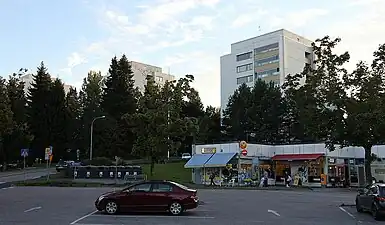 Centre commercial de Vantaanpuisto et tours d'habitation.