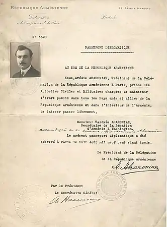 Le passeport diplomatique de Vartkes Aharonian émis le 8 août 1923.