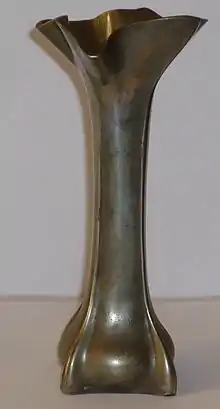 Orivit, vase en étain Art nouveau (vers 1900).
