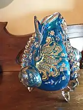 Vase bleu en verre émaillé travaillé à chaud d'Auguste Jean (entre 1877 et 1884). Collection privée.