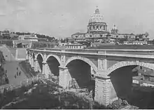 Photographie du viaduc menant au Vatican