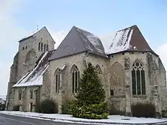 Le côté sud de l'église.