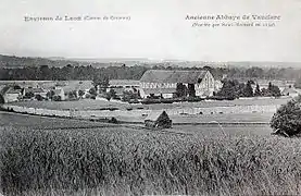 L'abbaye en bord de forêt.