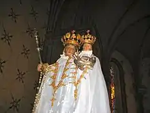 La statue dans l'église, avec la colombe, en 2012.