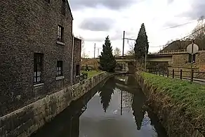 La rivière et le moulin d'Hauster.