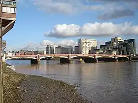 L'actuel Vauxhall Bridge, le deuxième sur le site.